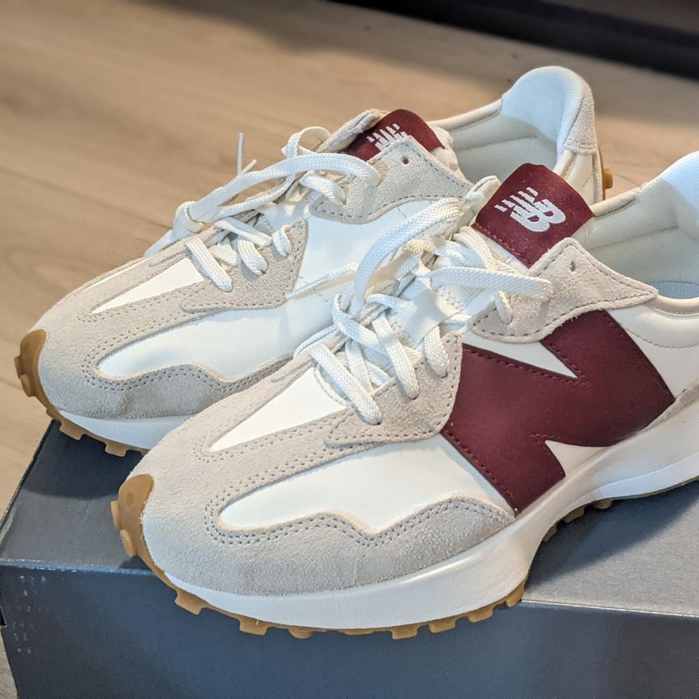 New balance 327, US 8, NWT!